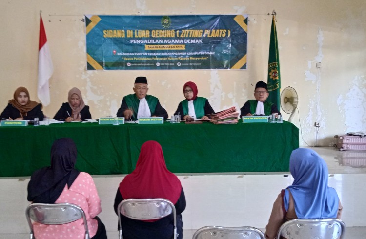 (04/07/2025) Dekatkan Layanan kepada Masyarakat, PA Demak Gelar Sidang Keliling di Balai Desa Kuripan