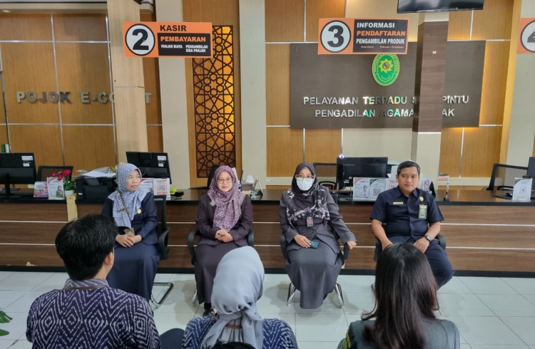 (24/12/2025) Afirmasi Positif Jadi Fokus Briefing Rabu Pagi untuk Tingkatkan Profesionalisme Pelayanan di PA Demak (24/12/2025) Afirmasi Positif Jadi Fokus Briefing Rabu Pagi untuk Tingkatkan Profesionalisme Pelayanan di PA Demak